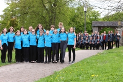 ABO-2025-Jugend-umarmt-sich